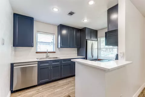 1816 Chamberlain Dr, Carrollton, TX 75007