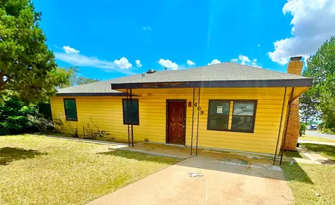 409 6th St, Andrews, TX 79714
