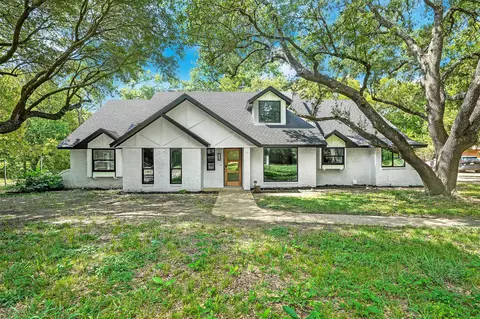 112 Forest Brook St, Oak Leaf, TX 75154