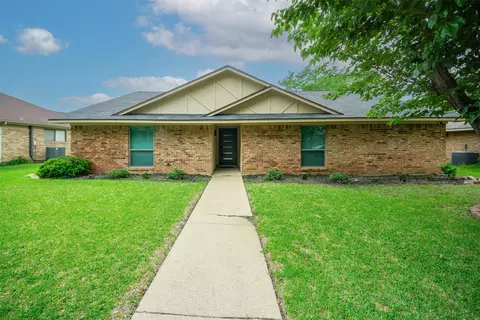 1916 Maxwell Dr, Lewisville, TX 75077