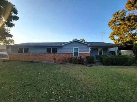 2901 Broadview Dr, Sansom Park, TX 76114