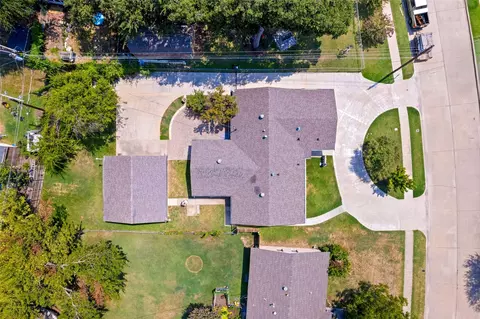 1054 Shadow Wood Ln, Lewisville, TX 75067