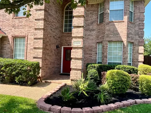 2325 Denham Dr, Arlington, TX 76001