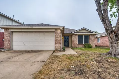 1580 Chivalry Ln, Little Elm, TX 75068