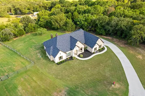 1055 Meadow Wood Ter, Azle, TX 76020