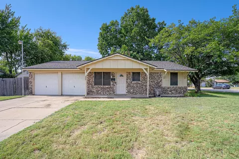 200 SW Thomas St, Burleson, TX 76028
