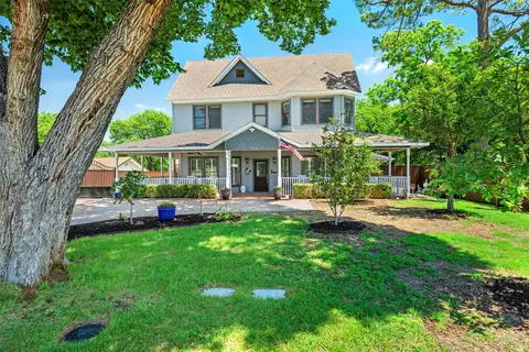 613 Ball St, Grapevine, TX 76051