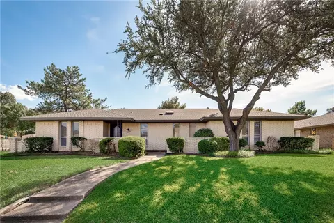1900 Ports O Call Dr, Plano, TX 75075