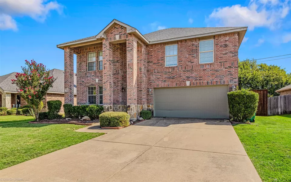 Exterior - 544 Laurel Ln, Rockwall, TX 75087 photo 2 of 4