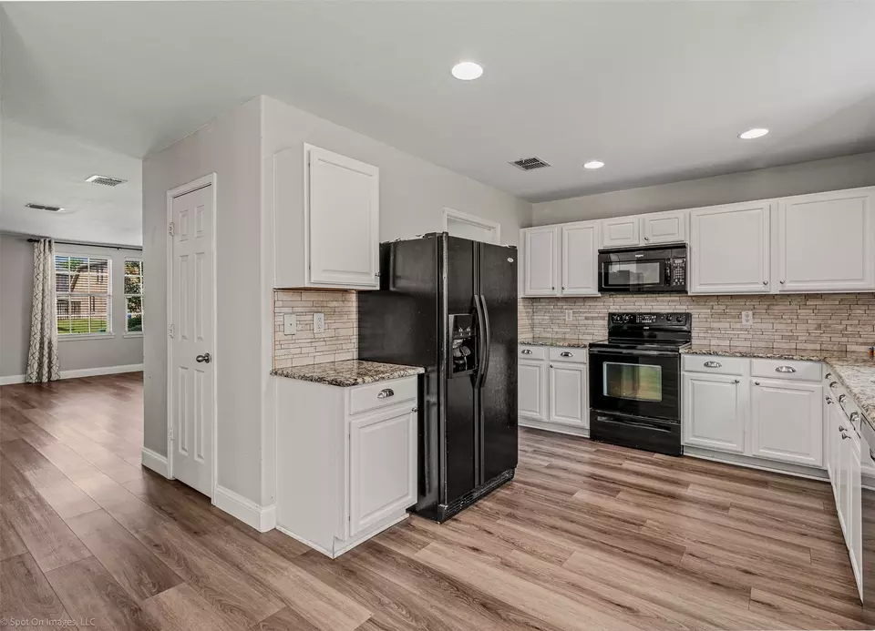 Kitchen - 544 Laurel Ln, Rockwall, TX 75087 photo 2 of 3