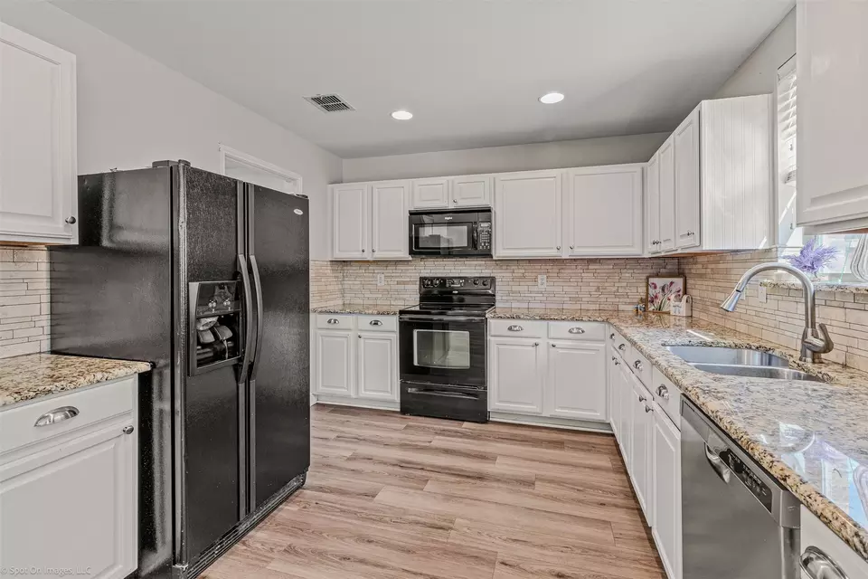Kitchen - 544 Laurel Ln, Rockwall, TX 75087 photo 1 of 3
