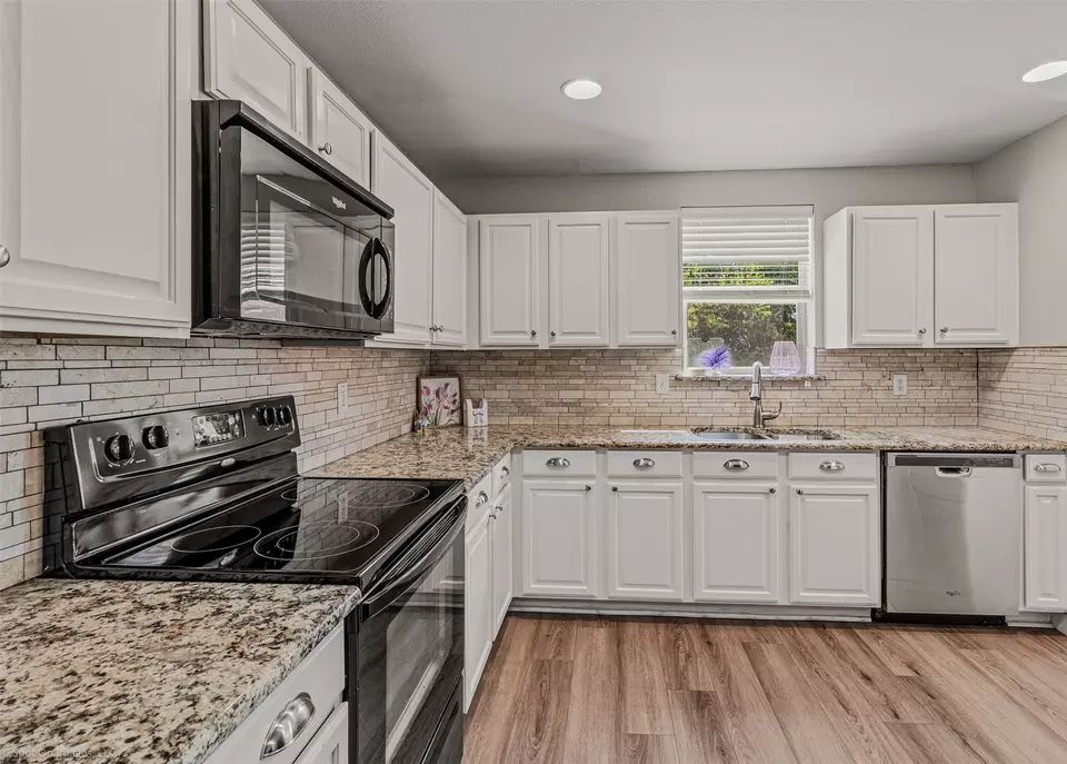 Kitchen - 544 Laurel Ln, Rockwall, TX 75087 photo 3 of 3