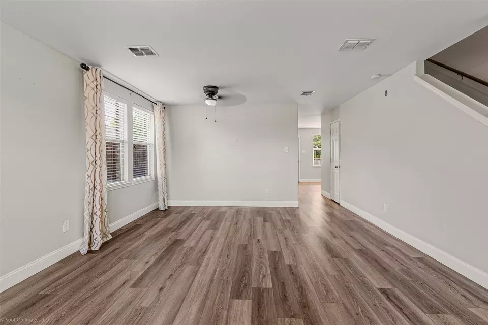 Living - 544 Laurel Ln, Rockwall, TX 75087 photo 3 of 9