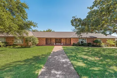901 Spears St, Bowie, TX 76230