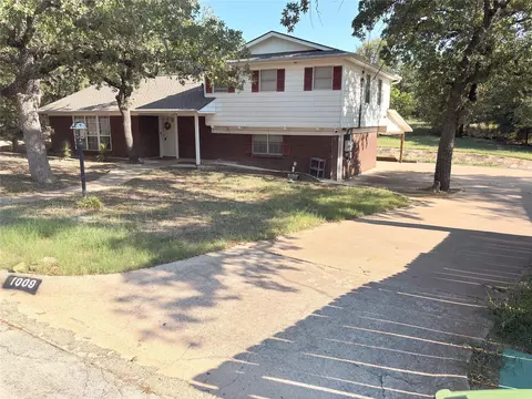1009 11th St NW, Mineral Wells, TX 76067