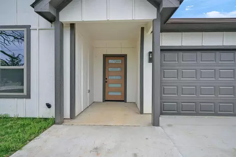 715 E Hanna St, Denison, TX 75021 photo 3