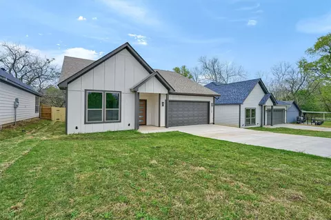 715 E Hanna St, Denison, TX 75021 photo 2