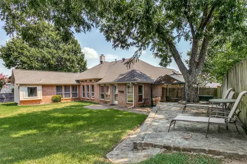 Exterior - 802 Edury Ct, Euless, TX 76039 photo 5 of 7