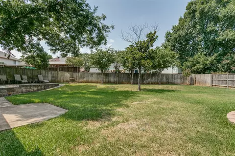 Exterior - 802 Edury Ct, Euless, TX 76039 photo 4 of 7
