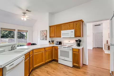 Kitchen - 802 Edury Ct, Euless, TX 76039 photo 3 of 4
