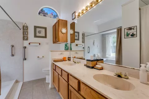 Bath - 802 Edury Ct, Euless, TX 76039 photo 1 of 2