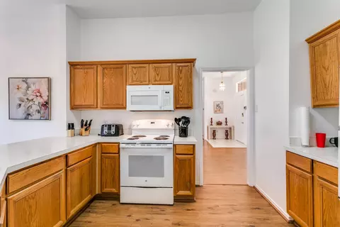 Kitchen - 802 Edury Ct, Euless, TX 76039 photo 4 of 4