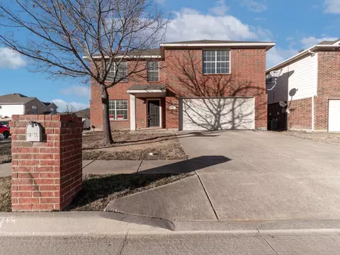 4901 Thorn Hollow Dr, Fort Worth, TX 76244