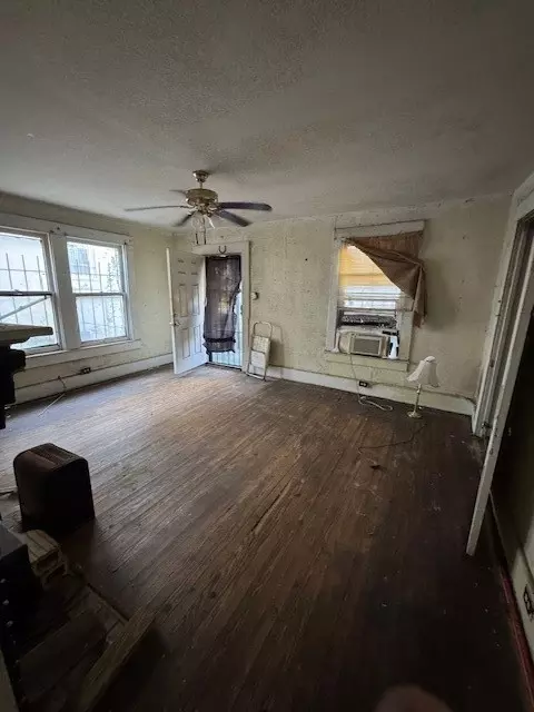 3900 Colonial Ave, Dallas, TX 75215