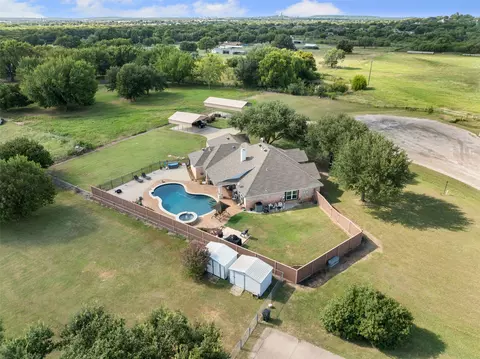 204 Diamond Ln N, Burleson, TX 76028
