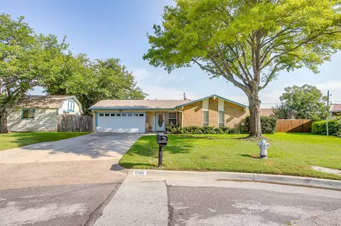 5705 Travis Ct, Watauga, TX 76148