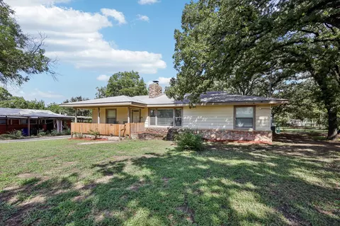 513 William Rd, Azle, TX 76020