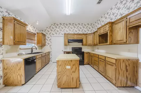 Kitchen - 157 Aspen Loop, Aledo, TX 76008 photo 1 of 5