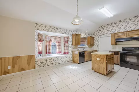 Kitchen - 157 Aspen Loop, Aledo, TX 76008 photo 4 of 5