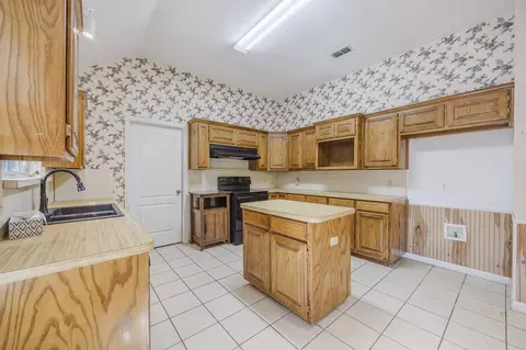 Kitchen - 157 Aspen Loop, Aledo, TX 76008 photo 2 of 5