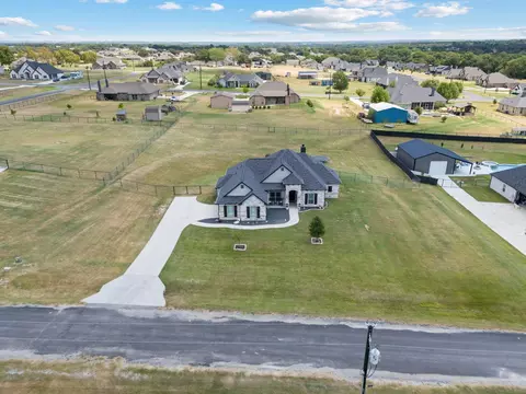 217 Grace Ln, Azle, TX 76020