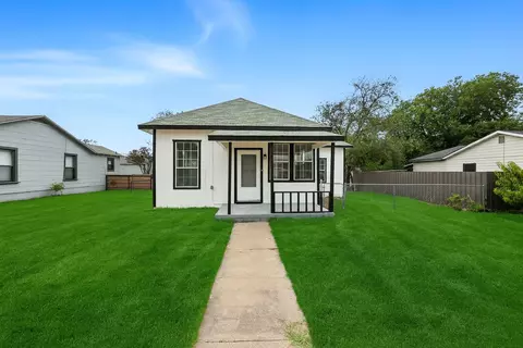 705 Hallvale Dr, White Settlement, TX 76108