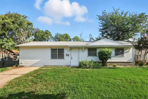 7225 Van Natta Ln, Fort Worth, TX 76112