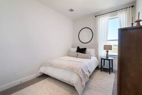 Bedroom - 1008 Snapdragon Dr, Euless, TX 76039 photo 3 of 3