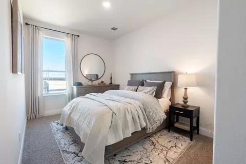 Bedroom - 1008 Snapdragon Dr, Euless, TX 76039 photo 2 of 3