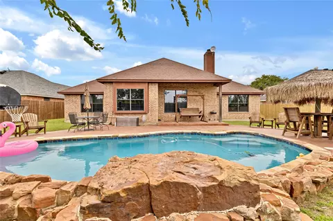 1813 Roadrunner Dr, Weatherford, TX 76088