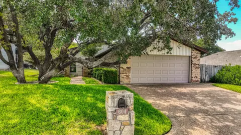 604 Harbor Cir, Azle, TX 76020