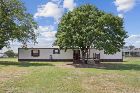 510 N Cardinal Rd, Azle, TX 76020