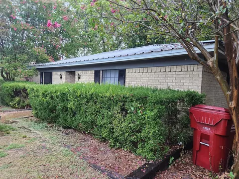 209 E 2nd St, Quinlan, TX 75474