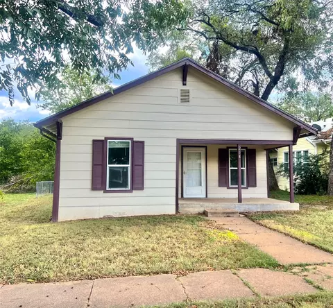 208 S Connellee Ave, Eastland, TX 76448