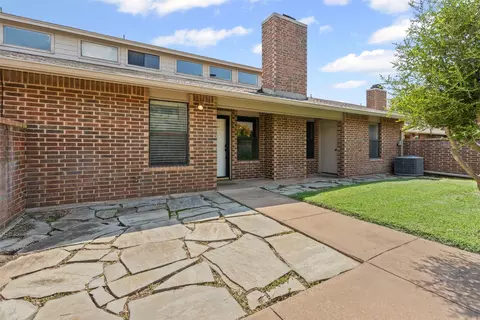 1125 Forest Creek St, Benbrook, TX 76126