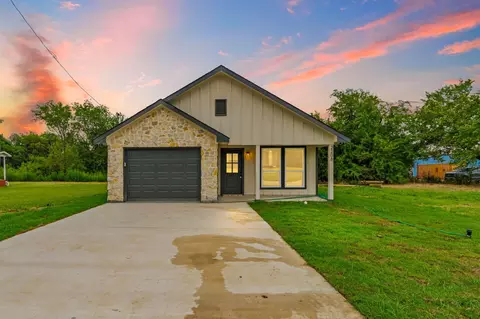 2208 Mill St, Greenville, TX 75401