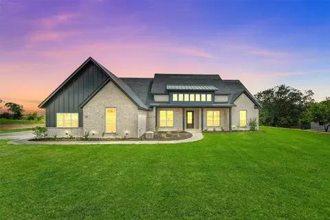 1012 Freedom Ct, Weatherford, TX 76088