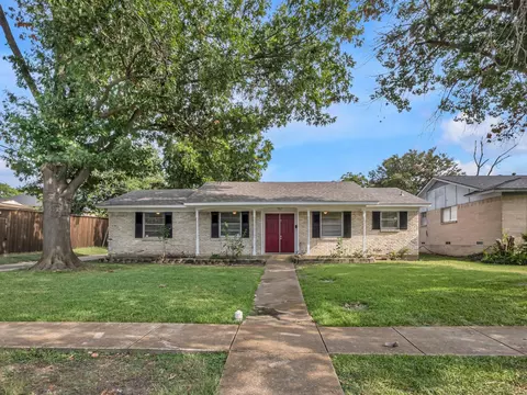 2400 Candleberry Dr, Mesquite, TX 75149