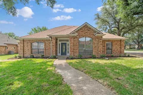 807 Williamsburg Dr, Ennis, TX 75119