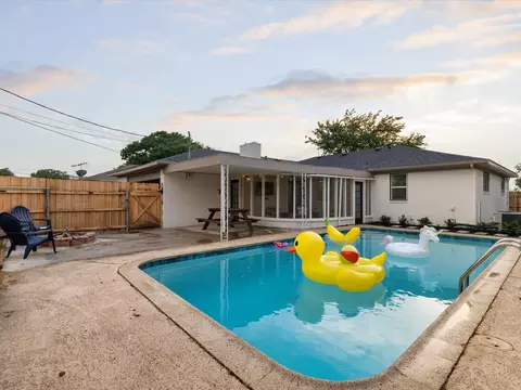 6622 Symphony Ln, Dallas, TX 75227